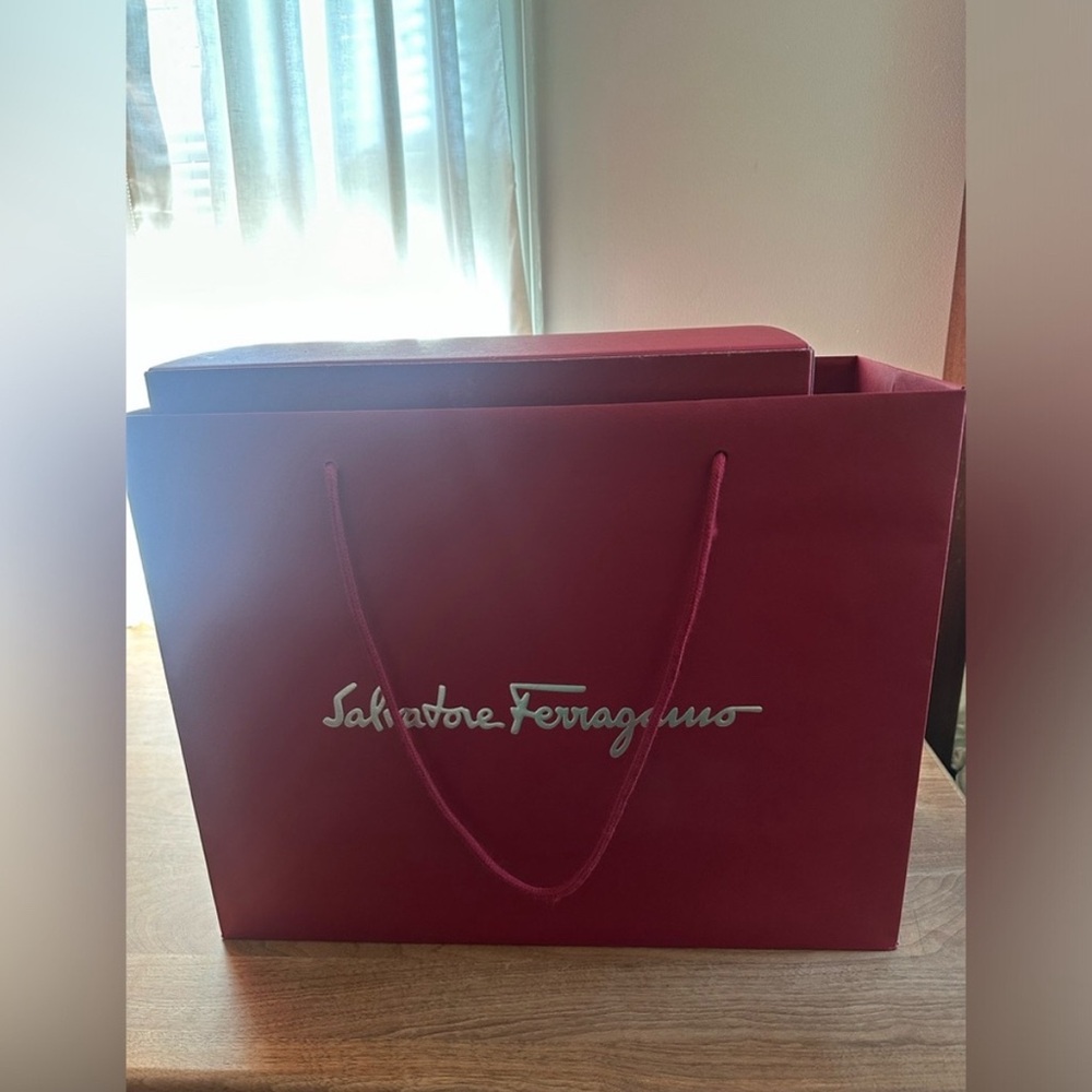 Ferragamo Trifolio Tan and Gold Shoulder Bag with Chain Strap - Picture 8 of 11